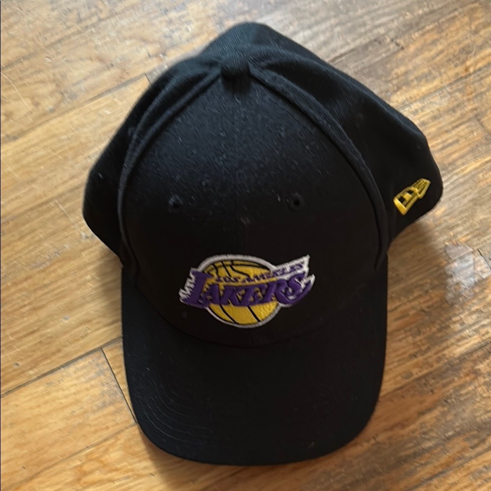 New Era men’s Velcro Black Lakers Cap. Great deal.